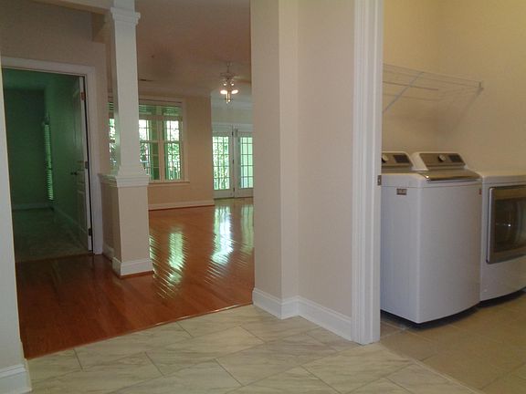 4th image of 914 Providence Glen Dr #1
