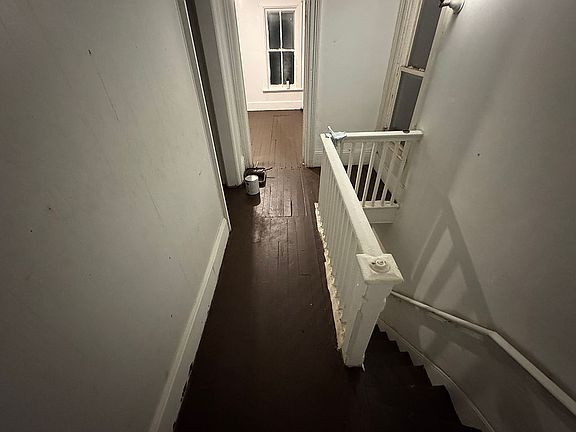 5th image of 410 W 3rd St