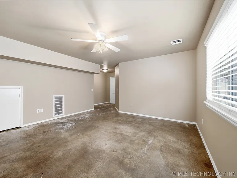 1411 W Haskell St — Photo 6