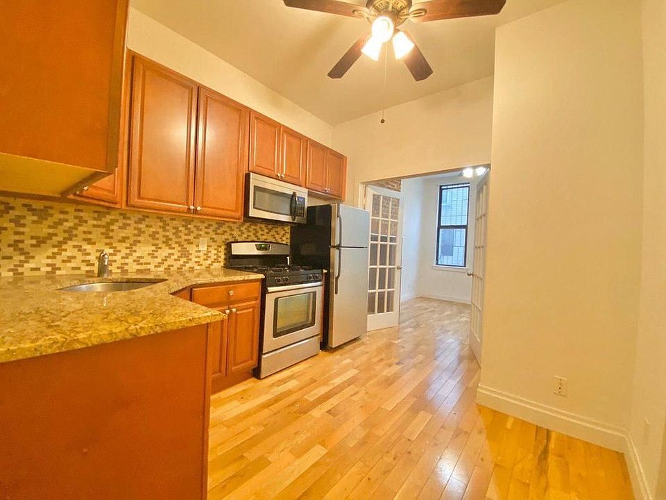 1st image of 290 Harman St #1