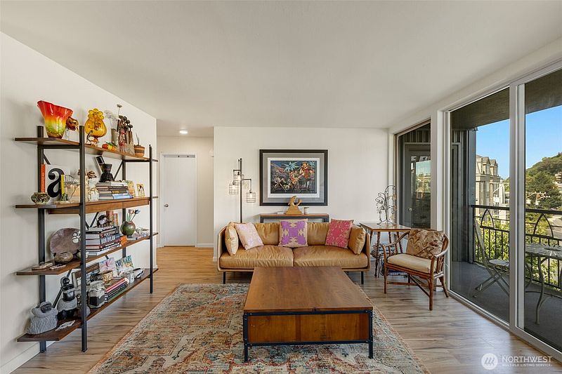 5th image of 507 W Mercer Street #704