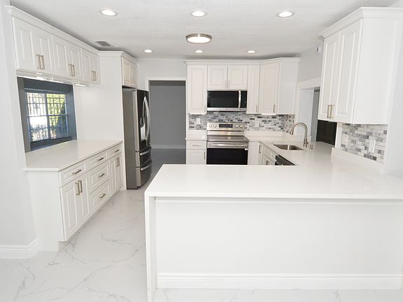 4th image of 3947 Venetian Way