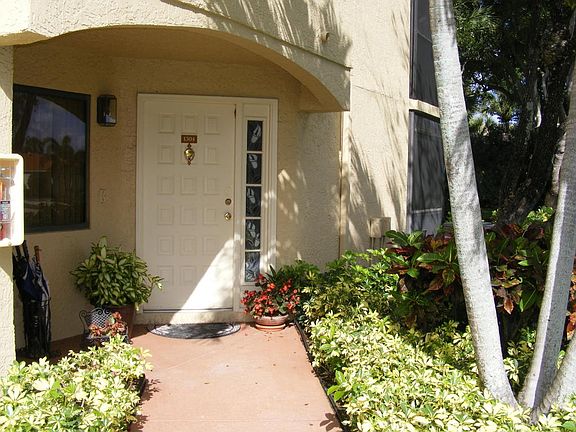 2nd image of 7563 Glendevon Ln APT 1304