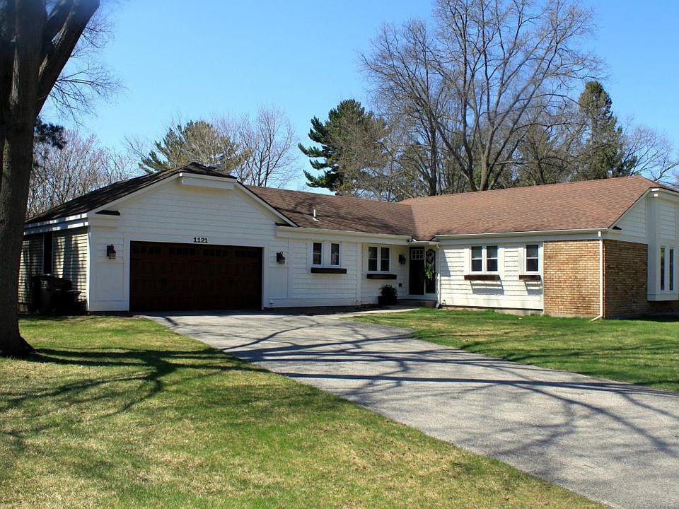 2nd image of 1121 Edinborough Dr