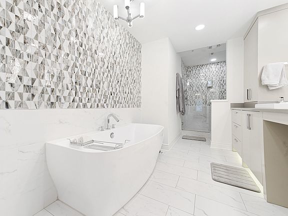 2nd image of 435 S Oregon Ave APT 203