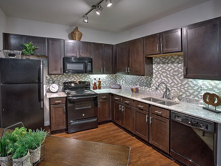 4000 Hulen Apartments — Photo 11