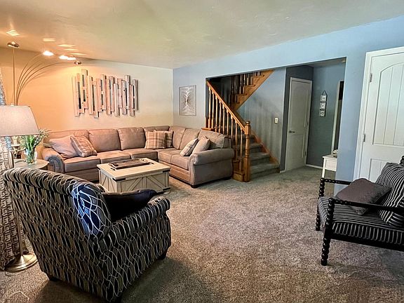 4th image of 613 Saint Martin Ct #613