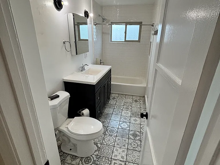 131 1/2 S Bushnell Ave — Photo 11
