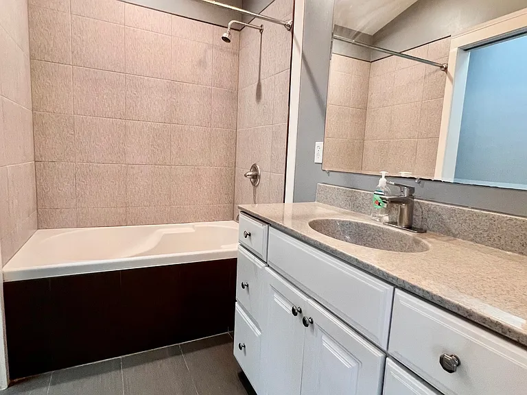 1347A N Park Ave — Photo 19