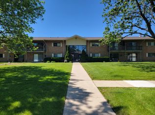 7422 Brookdale Dr APT 115, Darien, IL