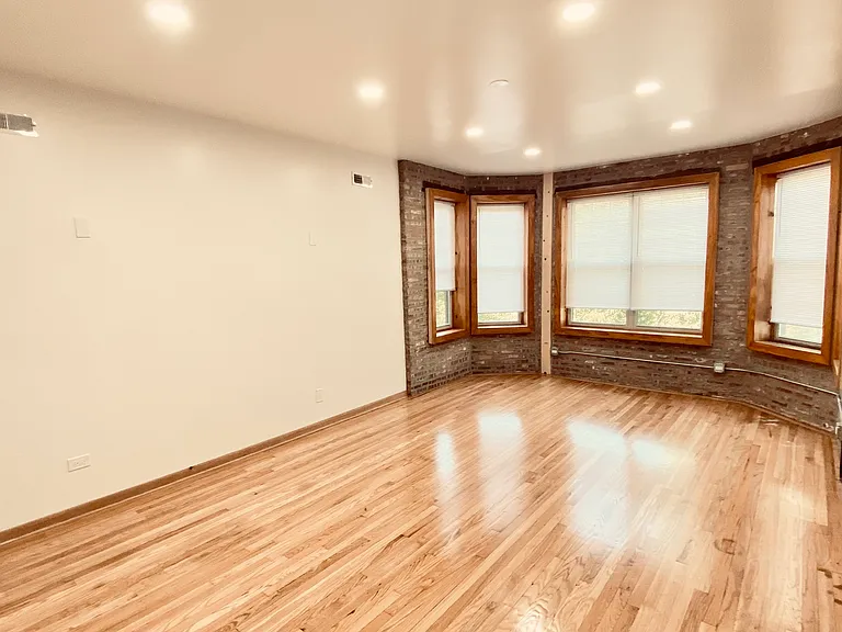 3429 W Hirsch St #2E — Photo 2