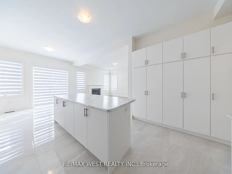 2215 Crystal Dr — Photo 15