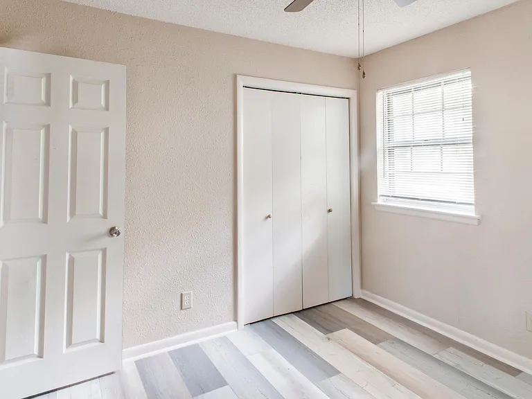 8725 Claremont Ave — Photo 11
