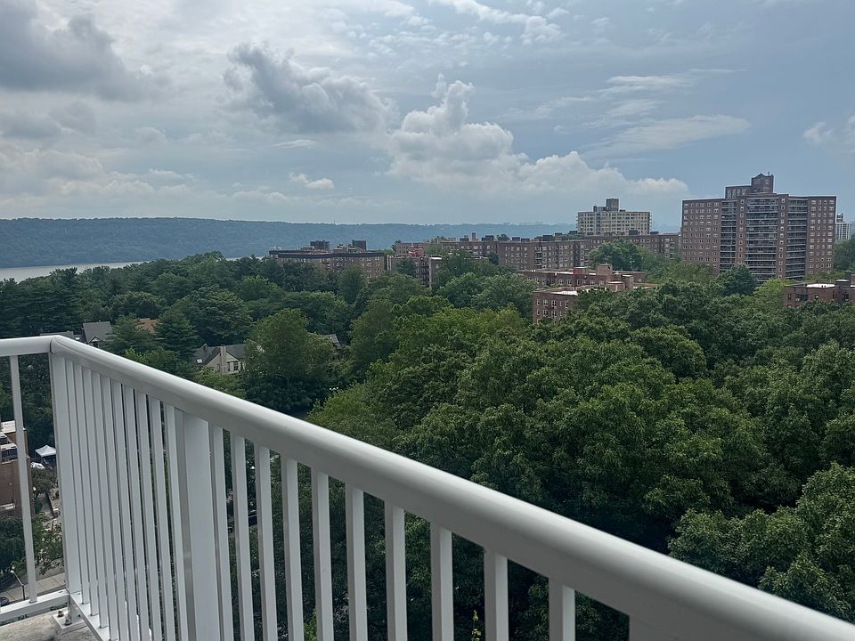 2nd image of 3333 Henry Hudson Pkwy APT 11R