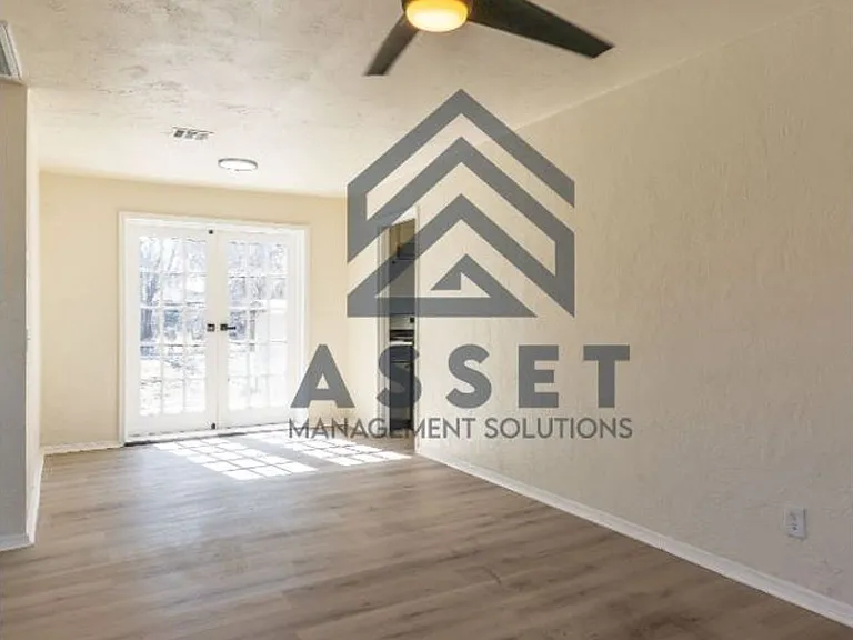 422 E Northrup Dr — Photo 14