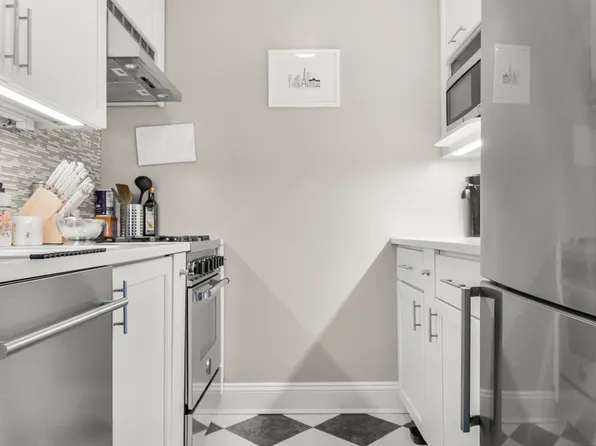 210 East 63rd Street image 10 of 15