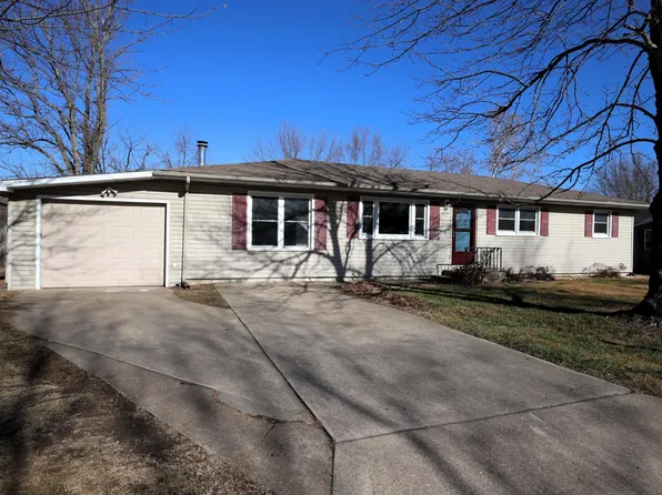 555 W Plumb Street, Aurora, MO 65605