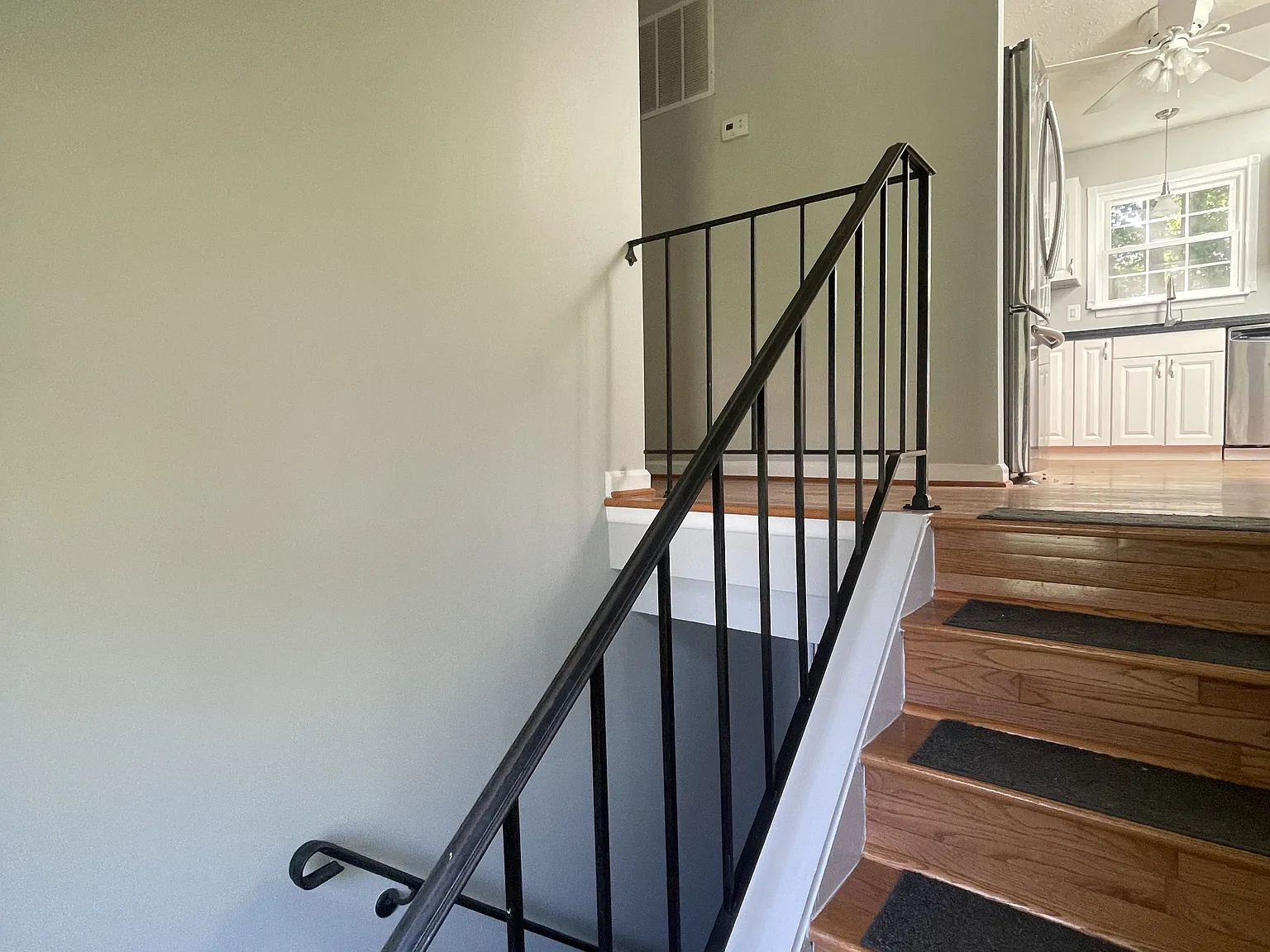 4 bed, 2056 sqft, $3,200 — Photo 3