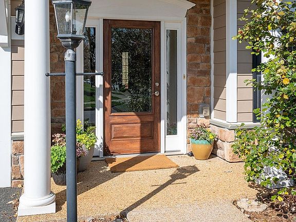 3rd image of 1627 Sawgrass Ct