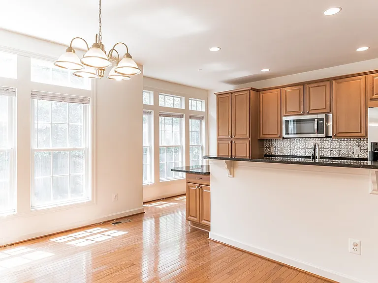 908 W Glebe Rd — Photo 13