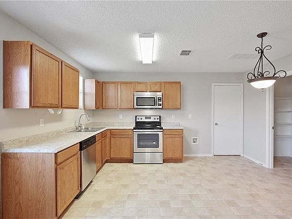 4th image of 2052 Crosbyton Ln
