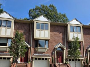 203 Dean Ridge Ct, Cranston, RI 02920