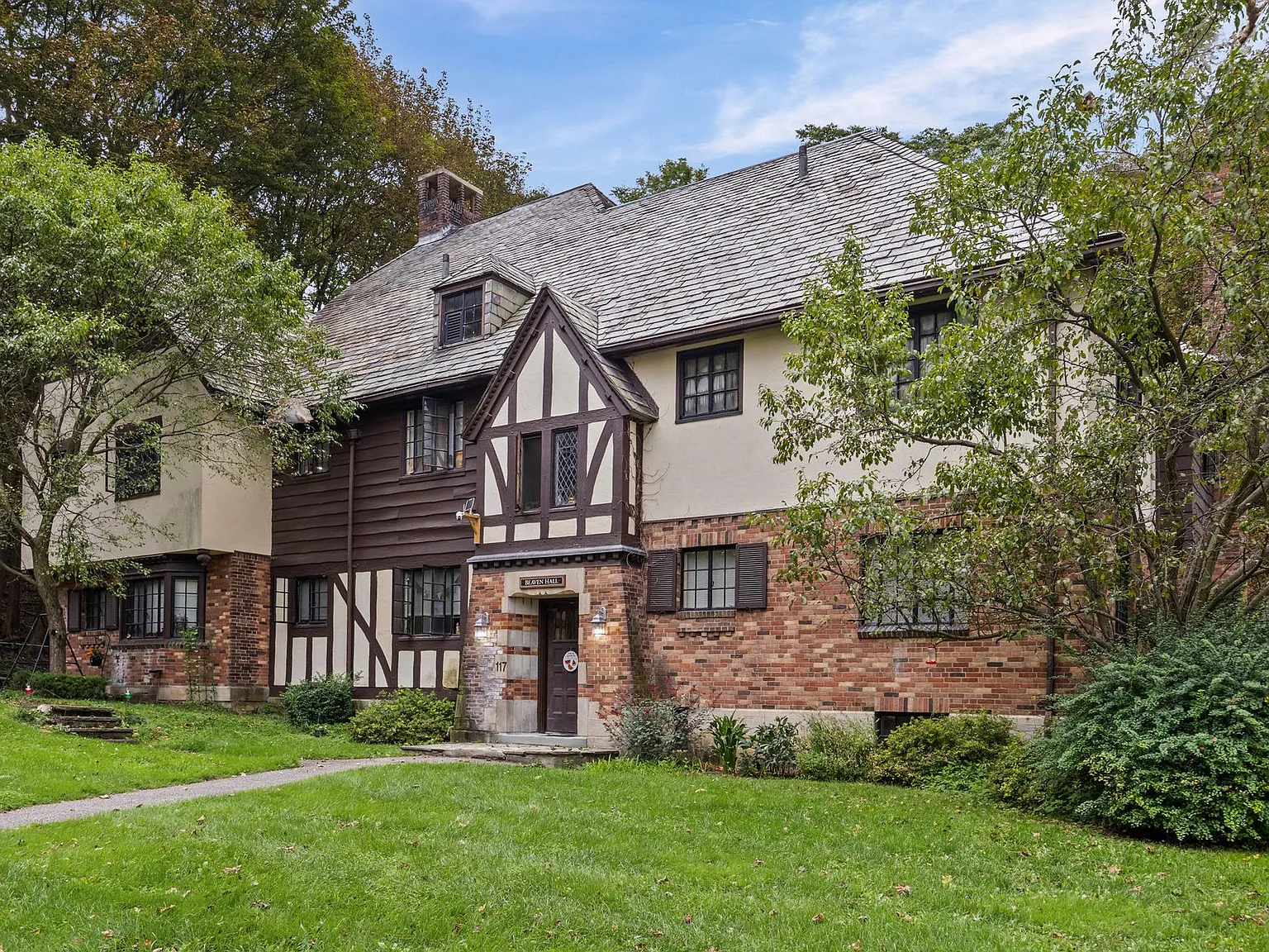 125 Highland Parkway — Photo 2