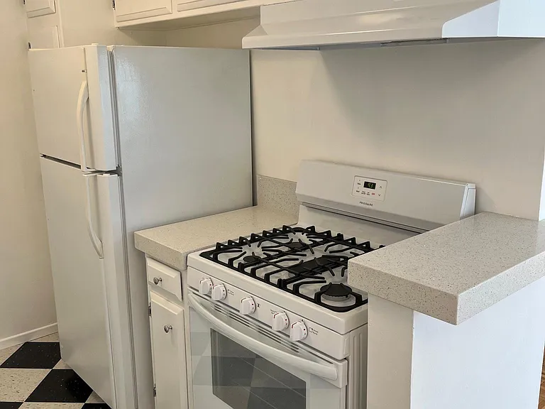 7530 Lexington Ave #4 — Photo 8