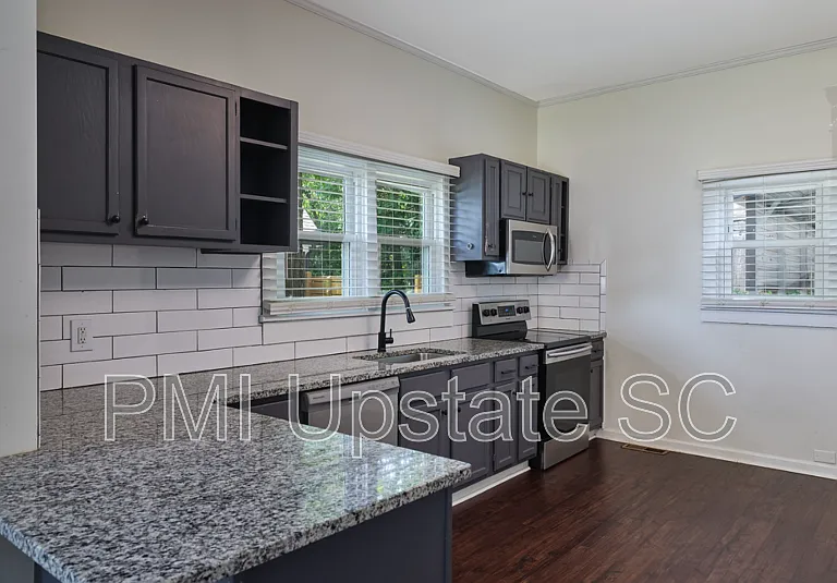 79 Allen St — Photo 10