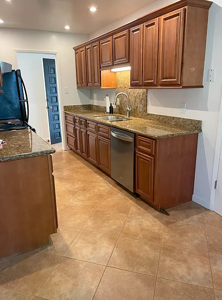 3 bed, 950 sqft, $3,680 — Photo 3