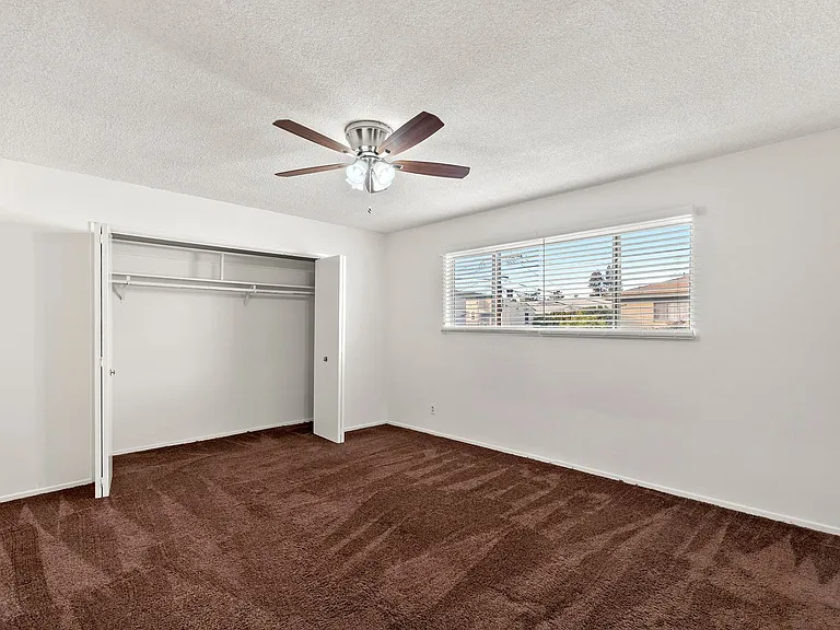 Spacious 2-Bedroom Apartment in Prime Location! One month free — Photo 12