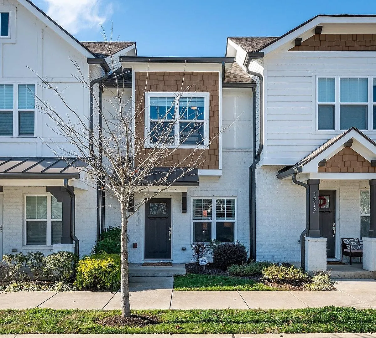 Beautiful 2BE/2.5BA townhouse located in the very desirable Nations! — Photo 1