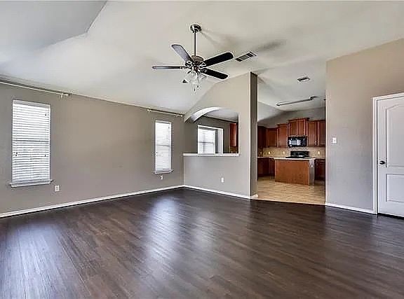 3rd image of 1318 Rainbow Parke Dr