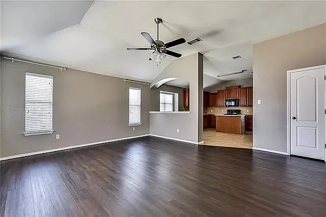 1318 Rainbow Parke Dr — Photo 3
