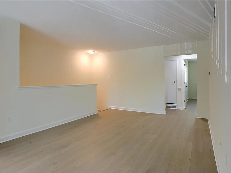 Twin Lakes Apartments — Photo 13