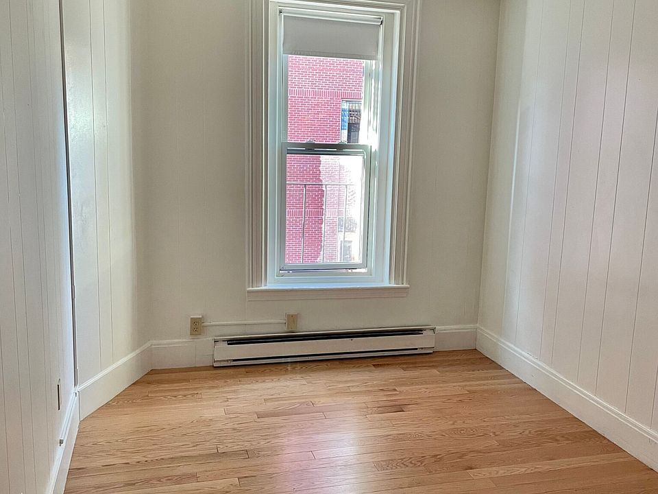 2nd image of 272 Newbury St APT 8