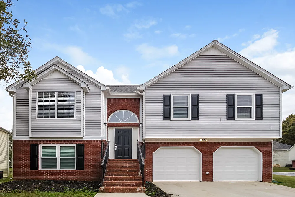 4 bed, 3.0 bath, 1720 sqft, $2,155 — Photo 1