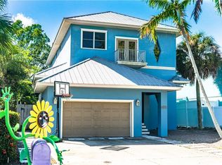 630 Avenida De Mayo, Sarasota, FL 34242