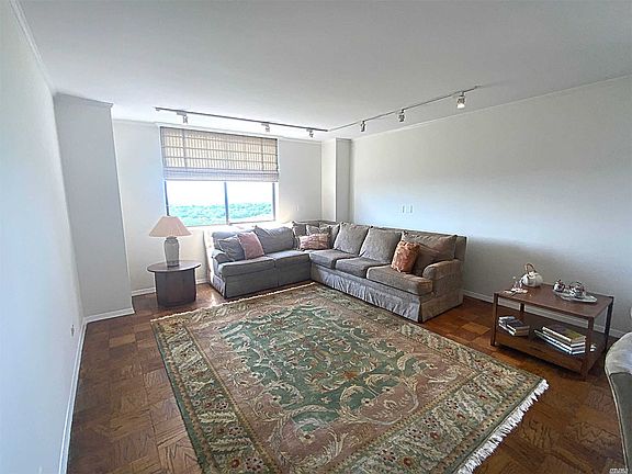 2nd image of 27010 Grand Central Pkwy APT 23N