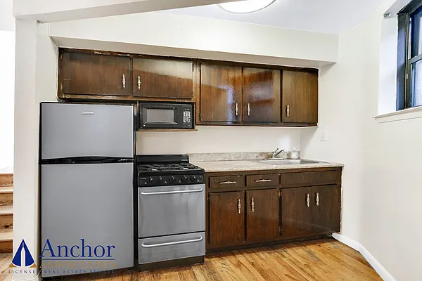 Rented by Anchor Associates | media 12