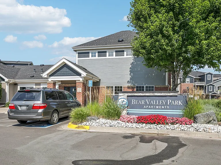 Bear Valley Park Apartments — Photo 27