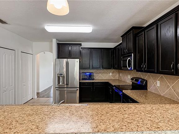4th image of 964 Grapewood St
