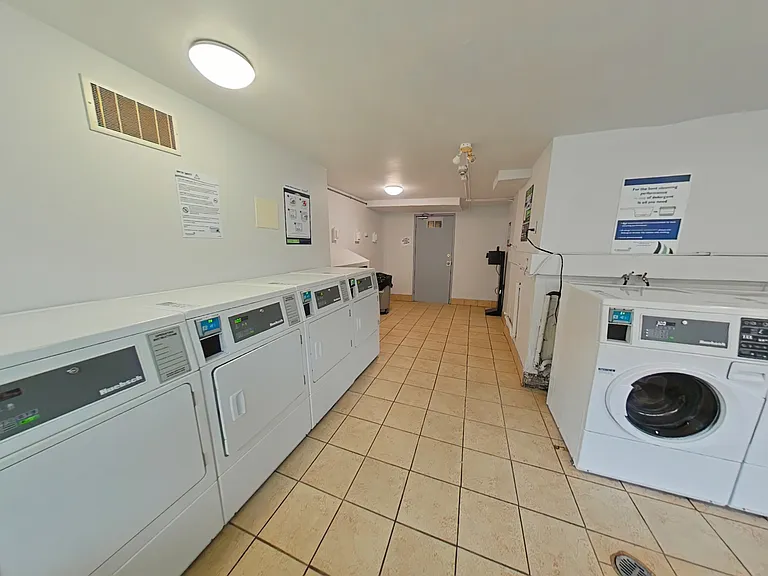 36 Thorncliffe Park Dr — Photo 17