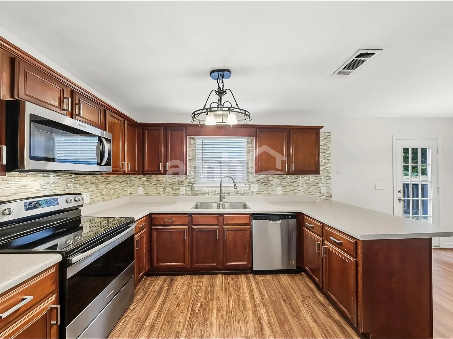 3 bed, 2.5 bath, 1980 sqft, $2,410 — Photo 3