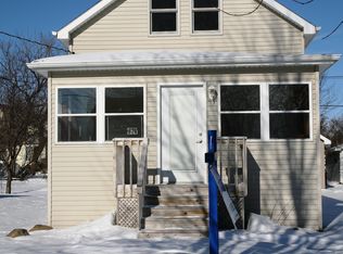824 1st St, Menasha, WI 54952