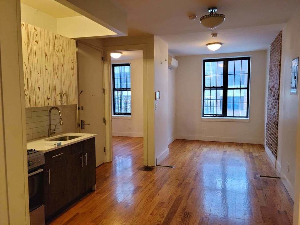 2nd image of 2360 Pacific St #2F