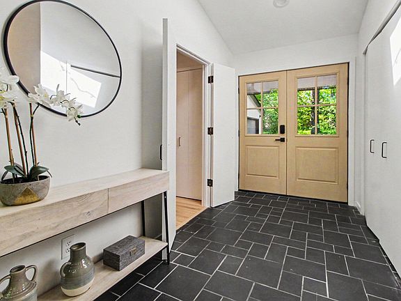 4th image of 3966 Penberton Dr