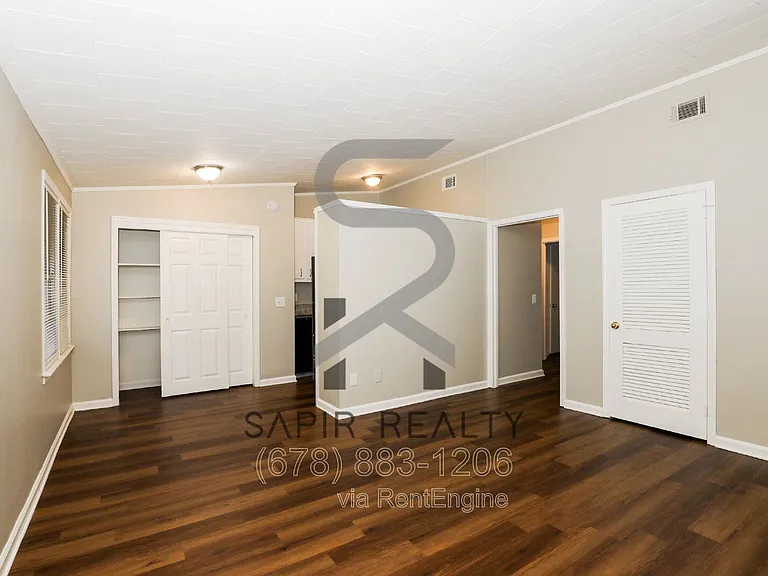 1055 Pine St NE — Photo 4