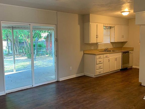 3rd image of 826 E Celeste Dr