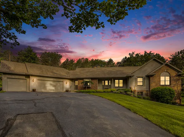 10330 Rivershore Dr E, Caledonia, MI 49316